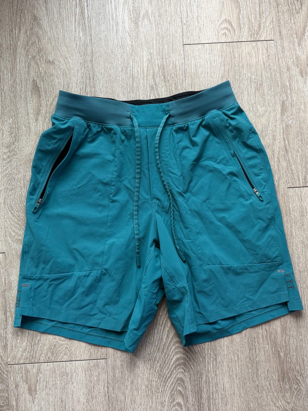 Lululemon License to Train Linerless 7” Shorts Teal Men’s Small LM7APYS